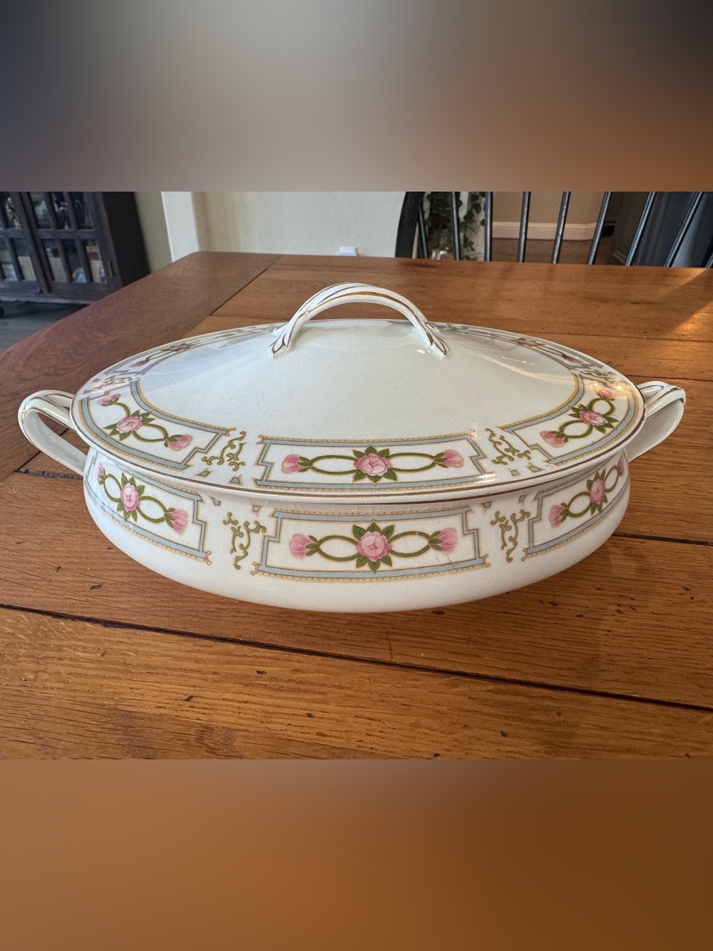 Johnson Brothers oval covered vegetable serving bowl in the "Ormsby" pattern.
